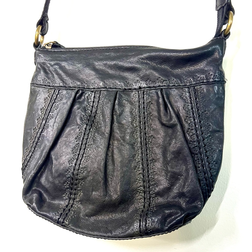 VINTAGE Fossil Y2K Bohemian Black Leather Crossbody Bag